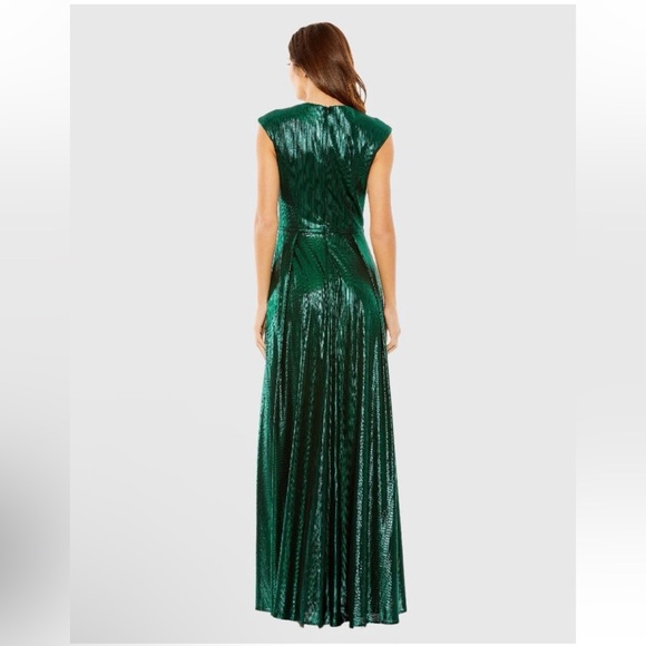 Mac Duggal Size 6 Green 27156 Cap Sleeve Deep V Neck High Slit Metallic
Gown - Picture 2 of 7
